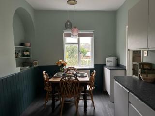 Secret Garden, 34C Clarence Street - Dartmouth - 3