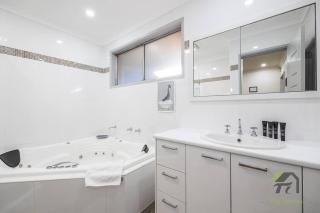 Vivid House in Baulkham Hills - Baulkham Hills - 6