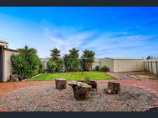 Lovely House in Smithfield - 3