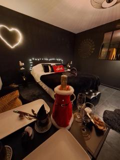 LOVER'S ROOM OR - 9