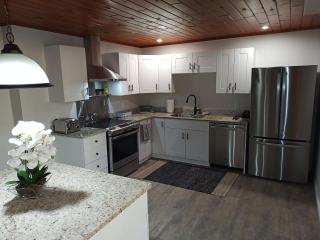 Fireside - Waterfront Resort Style Executive Cottage - Kawartha Lakes - 9