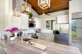 CheCaHale: Gorgeous Top Floor Corner With AC - Kailua-Kona - 1