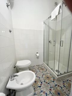 Bright 3 Bedrooms Apartment with Seaview Balcony - Sorrento - 2
