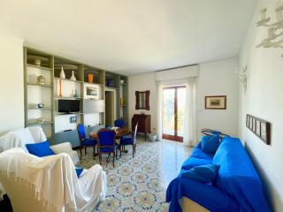 Bright 3 Bedrooms Apartment with Seaview Balcony - Sorrento - 4
