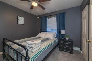 Convenient & cozy 4-br T/H; heated 2 car garage!! - 3