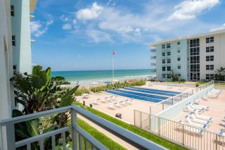 Ocean view from your private balcony with direct beach access to the no-drive beach! - New Smyrna Beach - 9
