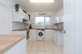 Brett Stays - Modern - All Mod Cons - SmartTV - BBQ - Sleeps 8 - Avonmouth - 4