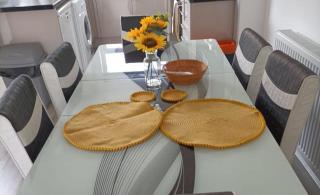 Gresham Home - close to ExCel, contractors, relocators, paid parking - 8