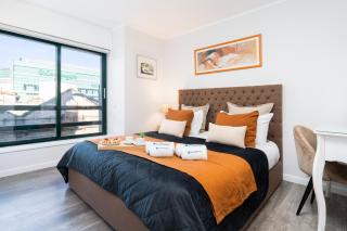 Host Wise - Elegant Spacious Flat w Balcony - Ace Location - Vila Nova de Gaia - 0