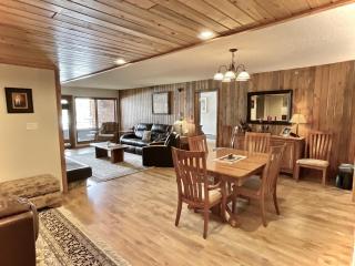 Skycrest Luxury Condo, Sleeps 7 - Big Sky - 4
