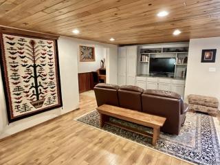 Skycrest Luxury Condo, Sleeps 7 - Big Sky - 2