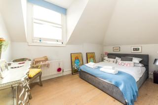 Pleasant Earl's Court Apartment near Hyde Park by UndertheDoormat - Londra - 0