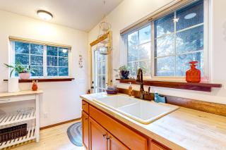 Magical Redwood Getaway-Outdoor Tub & Dog-Friendly - Fort Bragg - 1