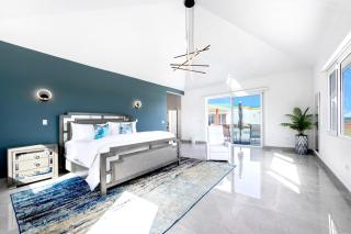 4-Bed Villa Pool Parking - 2