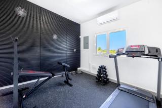 4-Bed Villa Pool Parking - 6