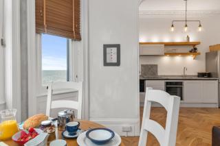 Spinnaker - Close to Town Sea Views - Tenby - 0