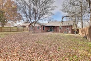 Rogers Vacation Home with Yard 5 Mi to Bentonville - Rogers - 8