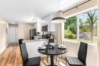 New! Spacious 1BR King Suite - Great Location - 8