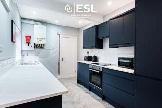 4 Bedroom House - Great for Group Stays - 1