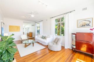 Evoke - Shoal Bay, 2 Leonard Ave , Stylish holiday house with air con, Wi-Fi & boat parking - Shoal Bay - 3