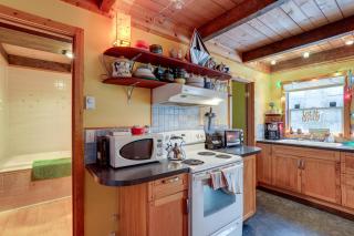 Snoqualmie Pass Cabin with Deck Walk to Ski Lift - Snoqualmie Pass - 5