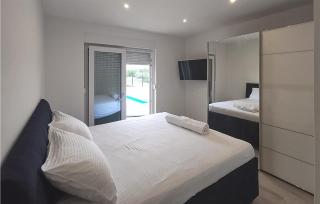 Pet Friendly Home In Babici - 2