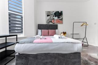 Stylish and Convenient 2BD Flat w/ Outdoor Space - Londra - 8