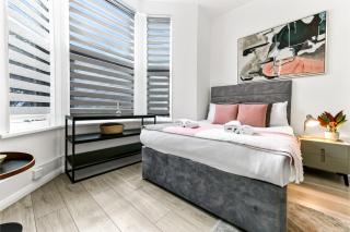 Stylish and Convenient 2BD Flat w/ Outdoor Space - Londra - 1