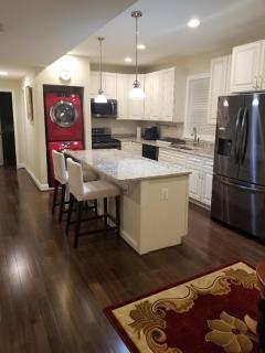 Beautiful New 4 Bedroom 3 Bath Family Home Or 1 BR Apt Nr Howard U Downtown NW DC - Washington - 0