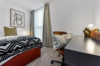 Earthy Elegance: Nature Inspired Flat in Prime Location - 7