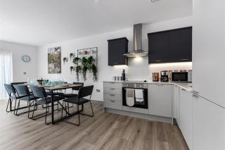 Earthy Elegance: Nature Inspired Flat in Prime Location - Londra - 2
