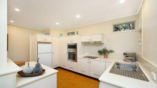 Waters Edge - Pet Friendly Holiday Home - Pearl Beach - 1