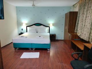 HOTEL BLACK & WHITE - 6