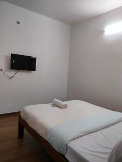 Paradise Le Bonheur Guest House - 1