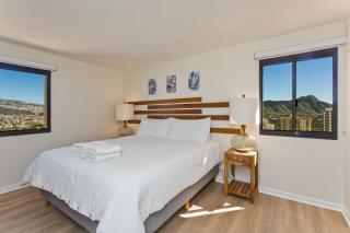 High Floor Luxury Oceanfront at Waikiki Beach Tower - Honolulu - 2
