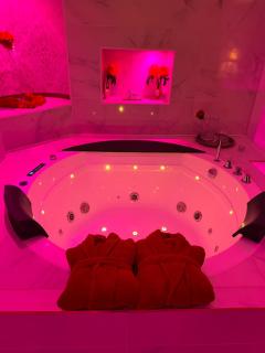 Suite romantique avec jaccuzy à la gare de Montpellier - Montpellier - 5