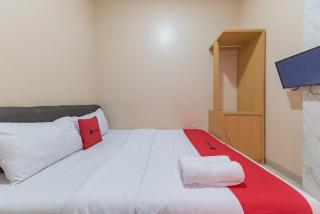 RedDoorz Syariah near Exit Toll Subang - 7