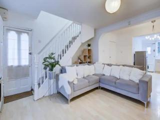 Pass the Keys Charming 2 Bedroom House Good Transport and Parking - Londra - 5