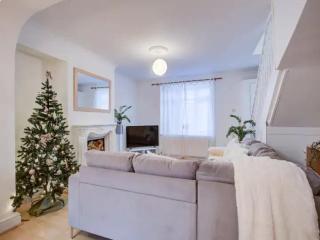 Pass the Keys Charming 2 Bedroom House Good Transport and Parking - Londra - 2