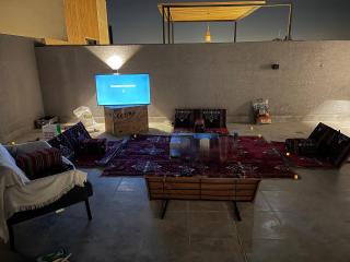 شقة خاصة بعمارة سكنية مع سطح خاص وبلكونة luxorious penthouse apartment - 5