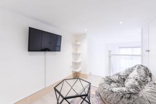 STUDIO BY HYDE PARK - London - 2