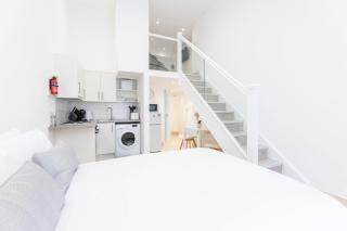 STUDIO BY HYDE PARK - 9