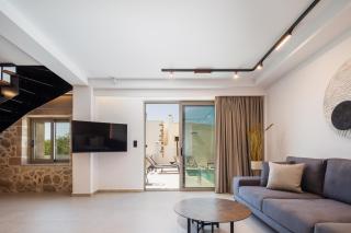 Marvelous new luxury villa with heated pool! - 3