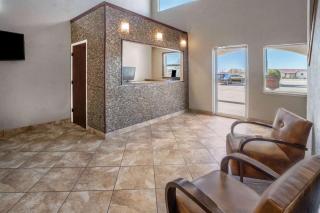 Super 8 by Wyndham Clayton - Clayton - 8