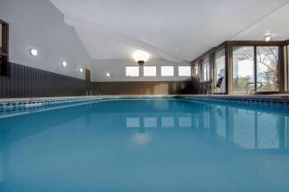 Days Inn by Wyndham Barrie - Barrie - 9