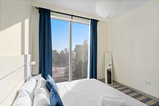 Luxury 2BR with Pool, Gym, Fast WIFI and Skyline - Dubai - 1