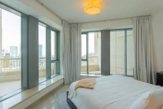 BellaVista - Huge Terrace 1BR Apartment 29 Boulevard Downtown with Burj Khalifa and Fountain Views - 4