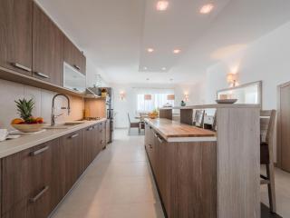 Nicely decorated villa with swimming pool - Sukošan - 7