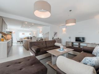 Nicely decorated villa with swimming pool - Sukošan - 9
