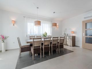 Nicely decorated villa with swimming pool - Sukošan - 1